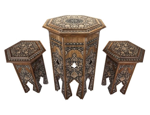 Набор мебели: стол и 2 табурета