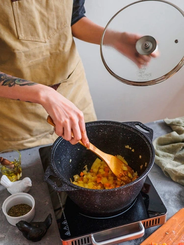 Кастрюля 4 л с антипригарным покрытием со стеклянной крышкой, Kukmara (Темный мрамор), кмт42а