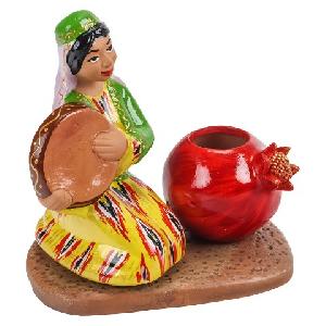 Керамическая подставка под карандаши "Девушка с дойрой"