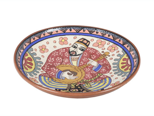 Ляган "Мужчина, играющий на домбре"